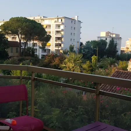 , Entre Cannes Et Antibes A Pied, Gare, Piscine, Garage Prive * جولْف جو