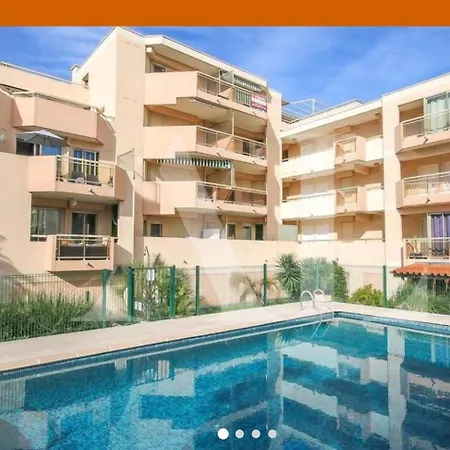 , Entre Cannes Et Antibes A Pied, Gare, Piscine, Garage Prive Golfe-Juan